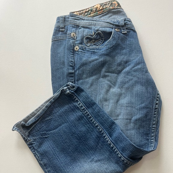EUC Women's Apple Bottom Blue Jean Denim Capri with Heart Detail Size 9/10 19" - Picture 1 of 12